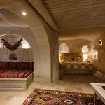 Cappadocia Cave Adult Only غوريمِيه